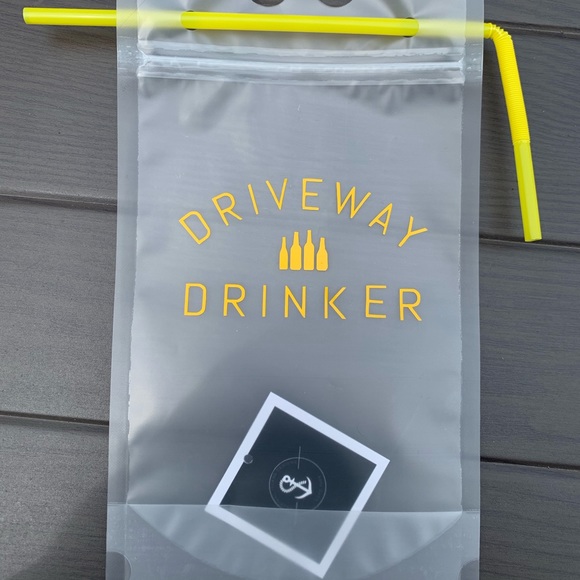 Set of 4 Driveway Drinker Drink Pouches - Picture 3 of 3